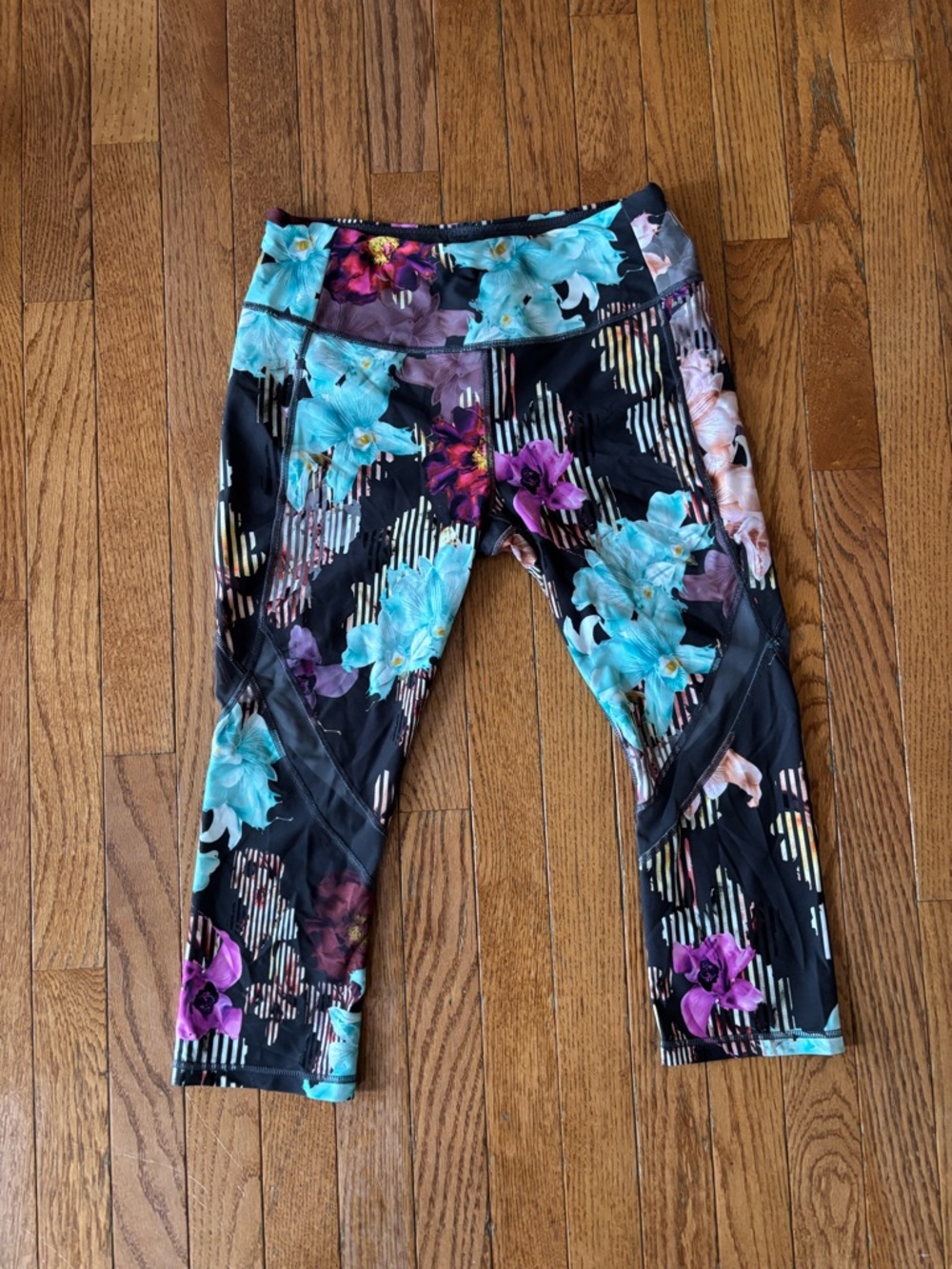 Calia By Carrie Underwood Floral botanical crop leggings